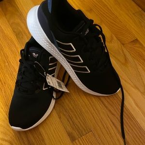 BNWT Adidas size 9 black sneakers with cloud foam comfort.